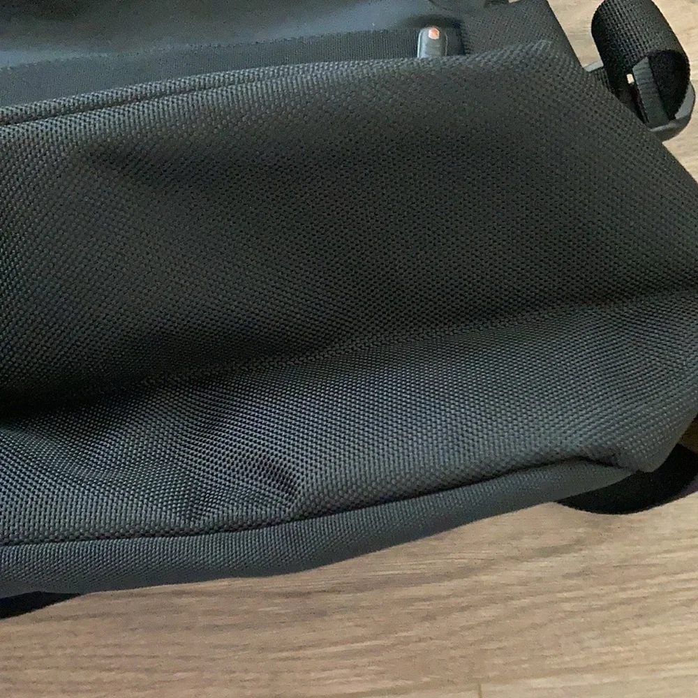 Victorinox SWISS army computer crossbody black nylon bag